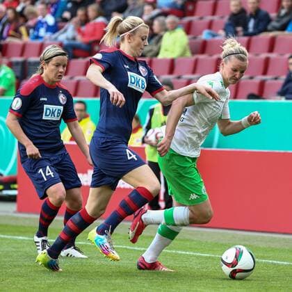 v.li.: Jennifer Zietz (1. FFC Turbine Potsdam), Johanna Elsig (1. FFC Turbine Potsdam), Alexandra Popp (VfL Wolfsburg), im Zweikampf, Duell, duel, tackle, Aktion, Action, Fussball, DFB-Pokal der Frauen, 1. FFC Turbine Potsdam - VfL Wolfsburg, xbhx