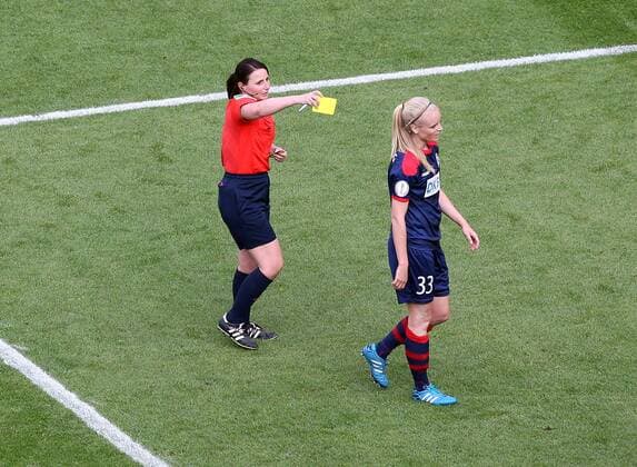 v.li.: Schiedsrichterin Moiken Wolk zeigt gelbe Karte, Verwarnung, yellow card gegen Nina Frausing Pedersen (1. FFC Turbine Potsdam) für Elfmeter, Strafstoß, penalty kick, Aktion, Action , Fussball, DFB-Pokal der Frauen, 1. FFC Turbine Potsdam - VfL Wolfsburg, xmrx