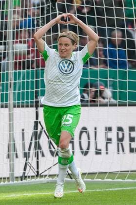 Martina Müller (VfL Wolfsburg) mit Torjubel, Jubel, Freude über das Tor zum 0:2, Fussball, DFB-Pokal der Frauen, 1. FFC Turbine Potsdam - VfL Wolfsburg, xobx