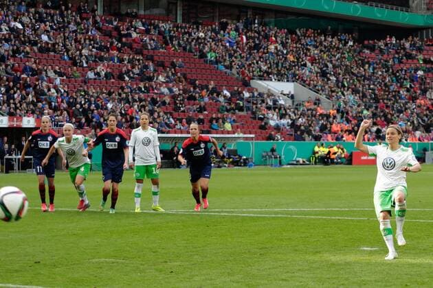 GER, 01.05.2015, RheinEnergie-Stadion, Köln, GER, DFB Pokalfinale der Frauen im Bild Martina Müller (VFL Wolfsburg 25) trifft per Elfeter zum 2:0 nphxRauch