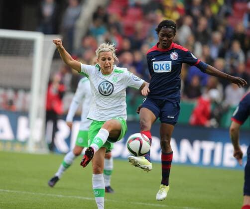 Koeln, Fussball , DFB Pokal Finale der Frauen , Saison 2014 2015, Turbine Potsdam vs VfL Wolfsburg , 01.05.2015, Rheinenergie Stadion Köln, Lena Goeßling VfL Wolfsburg, genoveva Anonma, Potsdam