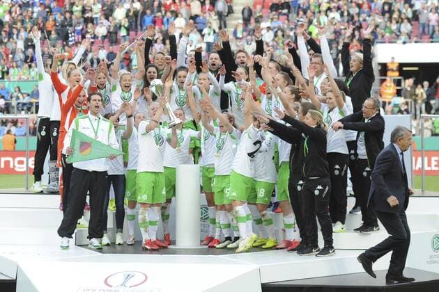 Koeln, Deutschland 01. Mai 2015: DFB Pokalfinale der Frauen 14 15 - Turbine Potsdam vs. VfL Wolfsburg. freunde über den Pokalsieg ist Wolfsburg. ot