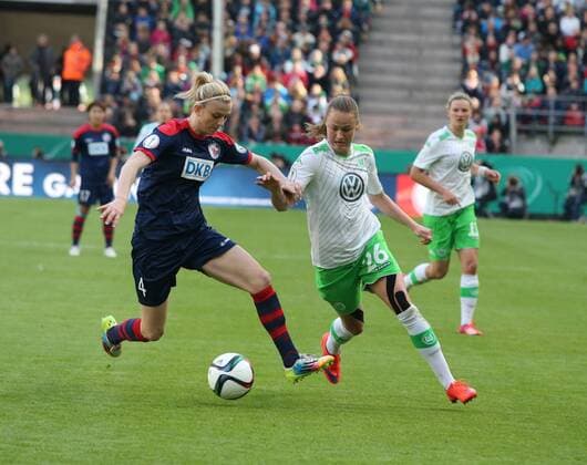 Koeln, Fussball , DFB Pokal Finale der Frauen , Saison 2014 2015, Turbine Potsdam vs VfL Wolfsburg, 01.05.2015, Rheinenergie Stadion Köln, Johanna Elsig, Potsdam, Caroline Hansen, VfL Wolfsburg