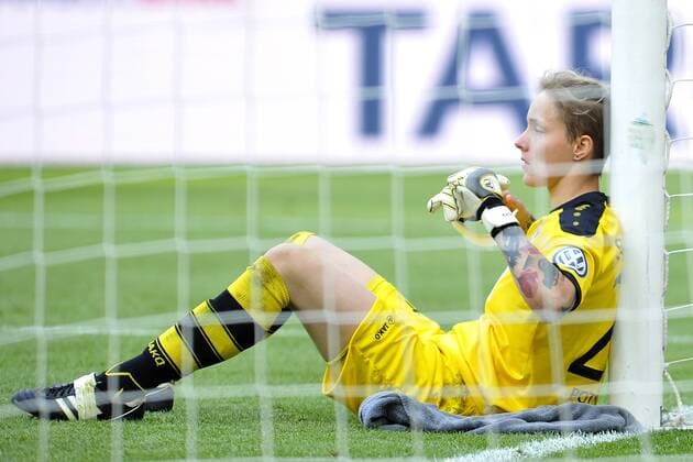 Koeln, Deutschland 01. Mai 2015: DFB Pokalfinale der Frauen 14 15 - Turbine Potsdam vs. VfL Wolfsburg. enttäuscht nach den Spiel ist Anna Felicitas Sarholz (Potsdam). ot
