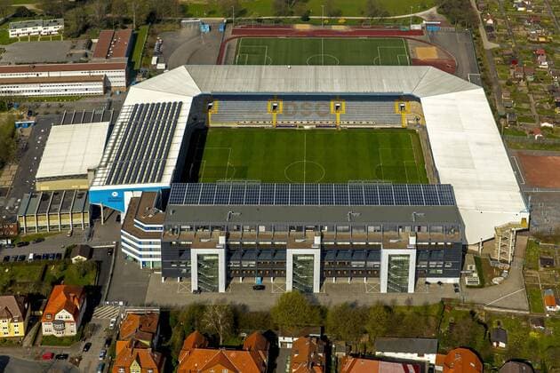 Fußball, Stadiongeschichte Arminia Bielefeld Stadion des Dritt-Bundesligaclubs DSC Arminia Bielefeld, Deutscher Sportclub Arminia Bielefeld e. V., SchücoArena, traditionell Bielefelder Alm oder Alm-Stadion, Stadion an der Melanchthonstraße, Bielefeld, Ostwestfalen, Nordrhein-Westfalen, Deutschland !ACHTUNGxMINDESTHONORARx60xEURO!