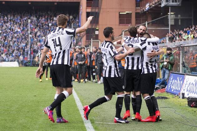 Juventus team group Mannschaftsbild Totale MAY 2, 2015 - Football Soccer : Players of Juventus celebrate scoring the opening goal by Arturo Vidal during the Italian Serie A match between Sampdoria 0-1 Juventus at Stadio Comunale Luigi Ferraris in Genova, Italy. NOxTHIRDxPARTYxSALES.  (ptmb074541)
