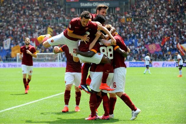 03.05.2015. Stadio Olimpico, Rome, Italy. Serie A Football. Roma versus Genoa. Seydou Doumbia celebrates with his team-mates after he scored the goal for 1-0 for Roma xGiuseppexMaffiax  ActionPlus11617872