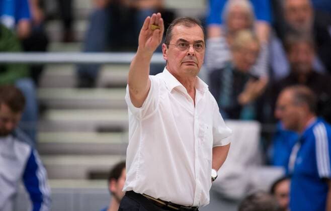 Friedrichshafen, Deutschland, 03.05.2015: Volleyball Bundesliga Playoffs Finale Spiel 5 (Best of Five) Saison 2014 2015 - VfB Friedrichshafen - Berlin Recycling Volleys. Trainer Stelian Moculescu (Friedrichshafen)