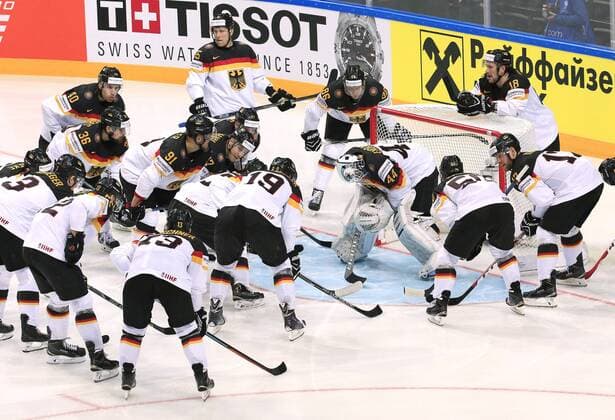 Team Deutschland Eishockey Weltmeisterschaften 2015 in Prag Spiel Kanada-Deutschland am 03. Mai 2015 in der O2 Arena in Prag 
