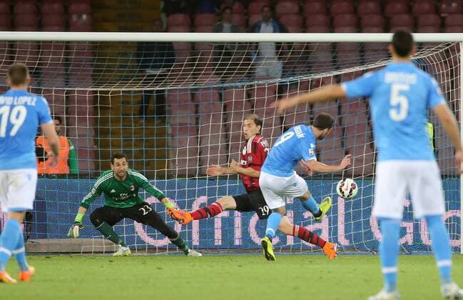 03.05.2015. Naples, Italy. Serie A Football. Napoli versus AC Milan. Higuain scores his goal for 2-0 for Napoli xPaoloxNuccix  ActionPlus11618185