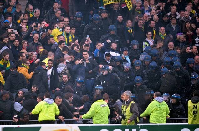 CRS - supporters parisiens FOOTBALL : Nantes vs Paris SG - Ligue 1 - 03 05 2015 AnthonyBIBARD FEP Panoramic 