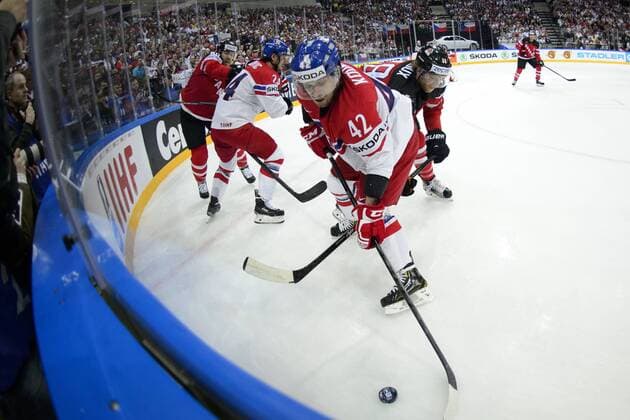 Petr Koukal (front, CZE) and Claude Giroux (CAN) fight for a puck during the Ice hockey Eishockey World Championship WM Weltmeisterschaft Group A match Czech Republic vs Canada in Prague, Czech Republic, May 4, 2015. (CTKxPhoto MichalxKamaryt) CTKPhotoP201505040800901  kmt 4
