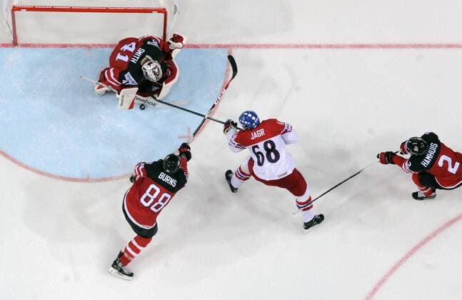 Jaromir Jagr of Czech Republic, center, Brent Burns, left, Dan Hamhuis, right, of Canada and Canada s goalkeeper Mike Smith in action during the Ice hockey Eishockey World Championship WM Weltmeisterschaft Group A match Czech Republic vs Canada in Prague, Czech Republic, May 4, 2015. (CTKxRomanxVondrous,xMichalxKamaryt) CTKPhotoP201505040929201 vnd
