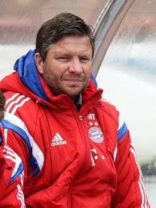 Michael Tarnat (FC Bayern München, Sportliher Leiter Junior-Team) auf der Trainerbank, A-Jugend Bundesliga FC Augsburg - FC Bayern München, 25. Spieltag, Saison 2014-2015, 03.05.2015,