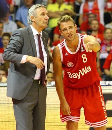 Heiko Schaffartzik und Trainer Svetislav Pesic (FC Bayern) Basketball BBL FC Bayern Basketball - Alba Berlin 26.04.2015