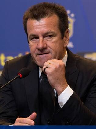 Brazilian head coach Dunga announces the list of players of the Brazilian National Football Team which will attend the Copa America 2015 in Chile, during a press conference PK Pressekonferenz in Rio de Janeiro May 5, 2015. ) (SP)BRAZIL-RIO DE JANEIRO-COPA AMERICA-NATIONAL FOOTBALL TEAM XuxZijian 
