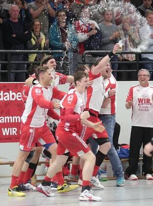 Ferndorfer Jubel nach dem Spiel EP_cst