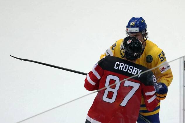 Ice hockey Eishockey - IIHF Ice Hockey WC 2015 PRAGUE,CZECH REPUBLIC,06.MAY.15 - ICE HOCKEY - IIHF World Ice Hockey Championships, international match Länderspiel Sweden vs Canada. Image shows Sidney Crosby (CAN) and Anton Lander (SWE). GEPAxpictures xAndreasxPranter 