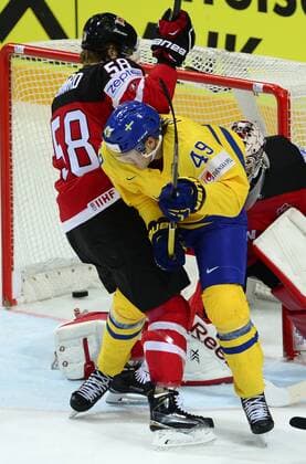 Victor Rask (SWE), centre, and David Savard (CAN), left, and goalkeeper Mike Smith (CAN), right, in action during the Ice hockey Eishockey World Championship WM Weltmeisterschaft Group A match Sweden vs Canada in Prague, Czech Republic, May 6, 2015. (CTKxPhoto RomanxVondrous) CTKPhotoP201505060950601  vnd