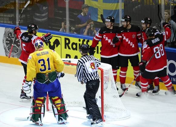 Canadian players celebrate the third goal the Ice hockey Eishockey World Championship WM Weltmeisterschaft Group A match Sweden vs Canada in Prague, Czech Republic, May 6, 2015. (CTKxPhoto RomanxVondrous) CTKPhotoP201505061005201  vnd