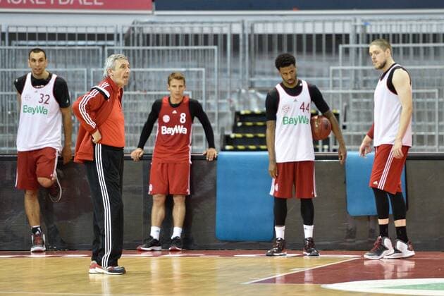 Yassin Idbihi (FC Bayern Muenchen Basketball) , Svetislav Pesic, Cheftrainer (FC Bayern Muenchen Basketball) , Heiko Schaffartzik (FC Bayern Muenchen Basketball) , Bryce Taylor (FC Bayern Muenchen Basketball) , Vladimir Stimac (FC Bayern Muenchen Basketball) . v. li. FC Bayern Muenchen Basketball, Training, Pressekonferenz, Basketball Bundesliga Saison 2014 2015, Beko BBL,07.05.15