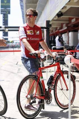 Aktuell Motorsport, Formel 1, GP Barcelona, Sebastian Vettel erkundet die Strecke mit dem Fahrrad Sebastian VETTEL,GER (Scuderia Ferrari) bereitet sich auf die Streckenbesichtigung mit dem Rennrad vor. Formel 1:GP von Spanien,Circuit de Catalunya,Saison2015,am 07.05.2015.