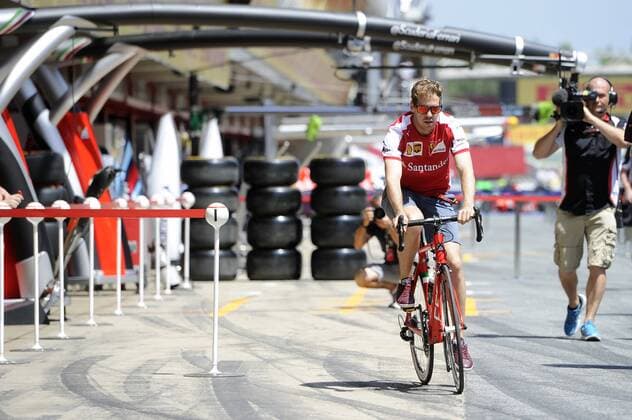 Aktuell Motorsport, Formel 1, GP Barcelona, Sebastian Vettel erkundet die Strecke mit dem Fahrrad Sebastian VETTEL,GER (Scuderia Ferrari) faehrt mit dem Rennrad aus der Ferrari Box zur Streckenbesichtigung. Formel 1:GP von Spanien,Circuit de Catalunya,Saison2015,am 07.05.2015.