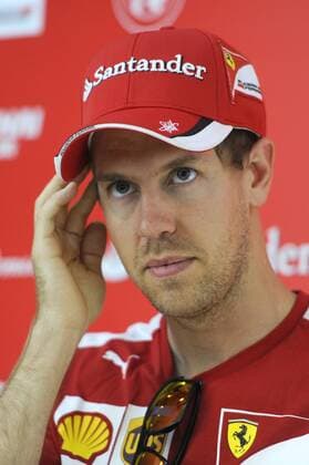 Aktuell Motorsport, Formel 1, GP Barcelona, Pressetermin Ferrari mit Sebastian Vettel und Kimi Räikkönen Sebastian VETTEL,GER (Scuderia Ferrari,Aktion,Einzelbild,angeschnittenes Einzelmotiv,Portraet,Portrait,Porträt,Gestik,skeptisch. Pressekonferenz. Formel 1:GP von Spanien,Circuit de Catalunya,Saison2015,am 07.05.2015.
