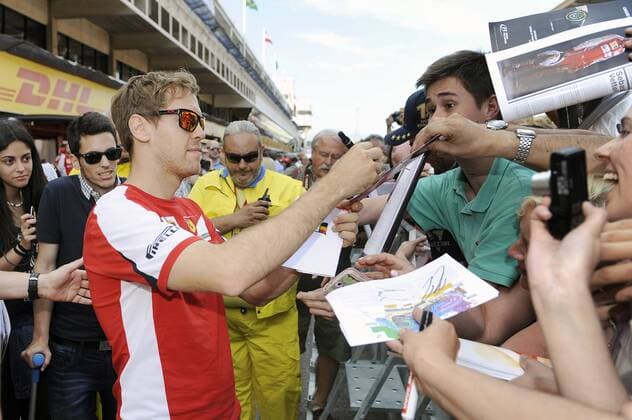 Aktuell Motorsport, Formel 1, GP Barcelona, Pressetermin Ferrari mit Sebastian Vettel und Kimi Räikkönen Sebastian VETTEL,GER (Scuderia Ferrari) waehrend einer Autogrammstunde,schreibt fleissig Autogramme fuer seine Fans. Formel 1:GP von Spanien,Circuit de Catalunya,Saison2015,am 07.05.2015.