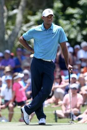 Aktuell Golf - The Players Championship in Ponte Vedra Beac May 8, 2015 - Ponte Vedra Beach, Florida, United States - Tiger Woods waits on the 9th green during the second round of THE PLAYERS Championship. THE PLAYERS Championship - Round 2 - ZUMAw109