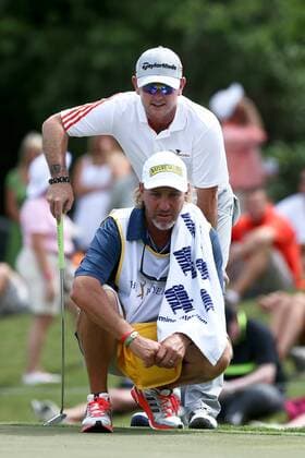 Aktuell Golf - The Players Championship in Ponte Vedra Beac May 8, 2015 - Ponte Vedra Beach, Florida, United States - Rory Sabbatini (top) and his caddie Kevin Fasbender line up a putt on the 9th green during the second round of THE PLAYERS Championship. THE PLAYERS Championship - Round 2 - ZUMAw109