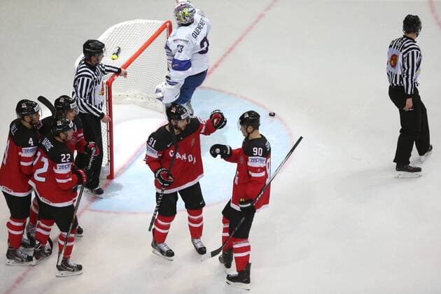 Ice hockey Eishockey - IIHF Ice Hockey WC 2015 PRAGUE,CZECH REPUBLIC,09.MAY.15 - ICE HOCKEY - IIHF World Ice Hockey Championships, international match Länderspiel France vs Canada. Image shows the rejoicing of Taylor Hall, Tyson Barrie, Tyler Sguin, Jason Spezza (CAN) and Ronan Quemener (FRA). GEPAxpictures xAndreasxPranter 