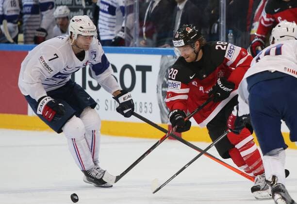 Ice hockey Eishockey - IIHF Ice Hockey WC 2015 PRAGUE,CZECH REPUBLIC,09.MAY.15 - ICE HOCKEY - IIHF World Ice Hockey Championships, international match Länderspiel France vs Canada. Image shows Yorick Treille (FRA) and Claude Giroux (CAN). GEPAxpictures xAndreasxPranter 