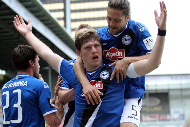 09.05.2015, xsvx, Fussball 3.Liga, SV Wehen Wiesbaden - Arminia Bielefeld, v.l. Torjubel nach dem Tor zum celebrating the goal celebrate 0:1 Fabian Klos (Arminia Bielefeld)