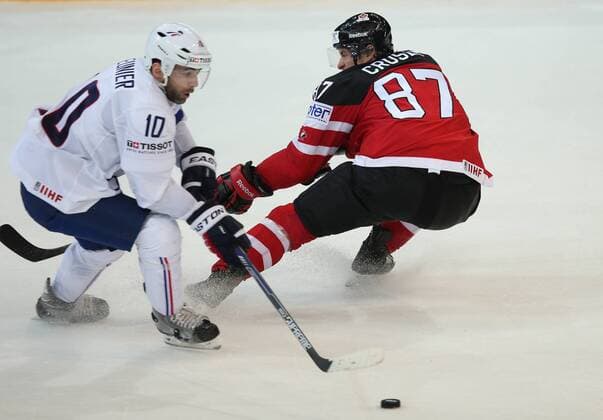 Ice hockey Eishockey - IIHF Ice Hockey WC 2015 PRAGUE,CZECH REPUBLIC,09.MAY.15 - ICE HOCKEY - IIHF World Ice Hockey Championships, international match Länderspiel France vs Canada. Image shows Laurent Meunier (FRA) and Sidney Crosby (CAN). GEPAxpictures xAndreasxPranter 