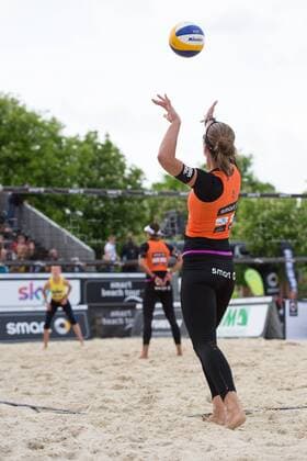 09.05.2015, Muenster, Schlossplatz smart beach tour, Supercup Münster Muenster, Hauptfeld Aufschlag Service Katrin Holtwick