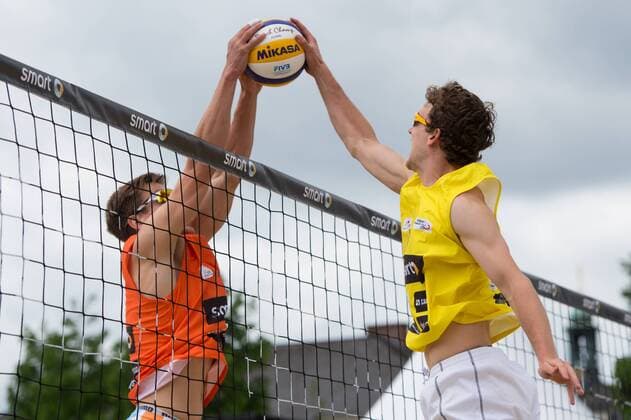 09.05.2015, Muenster, Schlossplatz smart beach tour, Supercup Münster Muenster, Hauptfeld Block Bennet Poniewaz - Angriff Lars Flüggen Flueggen