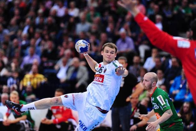 Handball REWE Final Four um den DHB Pokal 2014 2015 Halbfinale Füchse Berlin - SC Magdeburg am 09.05.2015 in der O2 World in Hamburg Paul Drux ( Berlin ) beim Torwurf