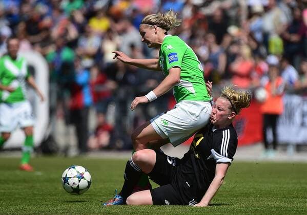10.05.2015, xjhx, Fussball 1.Bundesliga Damen, 1.FFC Frankfurt - VfL Wolfsburg, v.l. Alexandra Popp (VfL Wolfsburg), Marith Priessen (1.FFC Frankfurt)