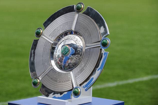 Das Objekt der Begierde, die Meisterschale FC Bayern Muenchen vs SGS Essen, Fussball, Frauen-Bundesliga, 10.05.2015, , EP_BSR