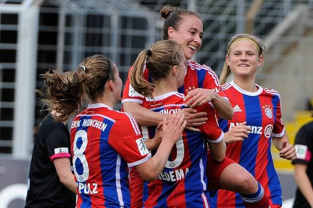 Vivianne Miedema (FC Bayern Muenchen) 10 nach dem zweiten Treffer fuer Muenchen FC Bayern Muenchen vs SGS Essen, Fussball, Frauen-Bundesliga, 10.05.2015, , EP_BSR