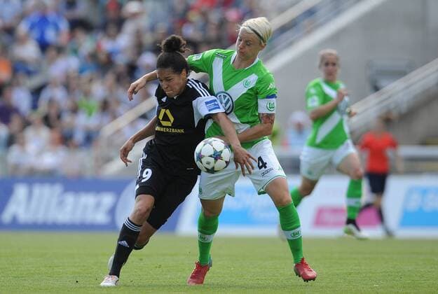 10.05.2015, xfux, Fussball 1.Bundesliga Damen, 1.FFC Frankfurt - VfL Wolfsburg, v.l. Celia Sasic (1.FFC Frankfurt), Nilla Fischer (VfL Wolfsburg)