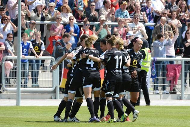22.04.2015 Deutschland, Frankfurt, Fussball, Bundesliga Saison 2014 2015, Allianz-Frauen-Bundesliga 1. FFC Frankfurt gegen VfL Wolfsburg Aktion, Torjubel Tor zum 1:0 Torchütze Veronica Boquete (1. FFC Frankfurt) erzielt Tor zum 1:0