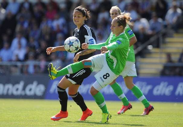 10.05.2015, xfux, Fussball 1.Bundesliga Damen, 1.FFC Frankfurt - VfL Wolfsburg, v.l. Dzsenifer Marozsan (1.FFC Frankfurt), Babett Peter (VfL Wolfsburg)