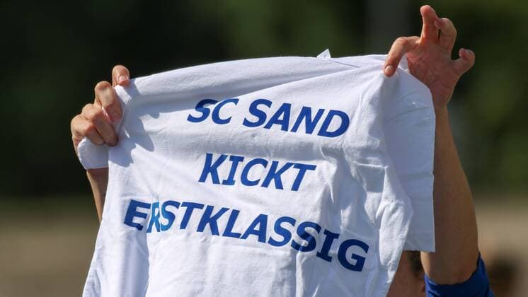 SC Sand kickt erstklassig, T-Shirt, Symbolfoto, Symbolbild, Fussball, Allianz Frauen-Bundesliga, Bayer 04 Leverkusen - SC Sand, xozx