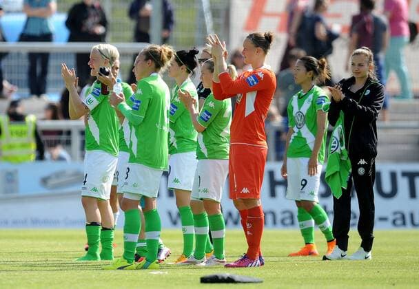 10.05.2015, xfux, Fussball 1.Bundesliga Damen, 1.FFC Frankfurt - VfL Wolfsburg, v.l. Spielerinnen Vfl Wolfsburg enttaeuscht, enttaeuscht schauend, dissapointed