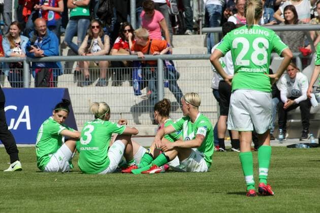 Allianz Frauen-Bundesliga, 22. Spieltag: 1. FFC Frankfurt - VfL Wolfsburg am Sonntag (10.05.2015) im Stadion am Brentanobad in Frankfurt am Main. Wolfsburg nach Spielschluss..