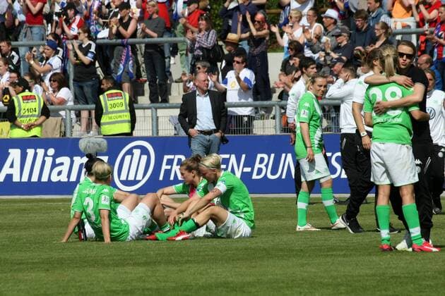 Allianz Frauen-Bundesliga, 22. Spieltag: 1. FFC Frankfurt - VfL Wolfsburg am Sonntag (10.05.2015) im Stadion am Brentanobad in Frankfurt am Main. Wolfsburg nach Spielschluss..