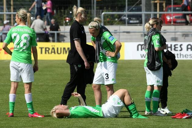 Allianz Frauen-Bundesliga, 22. Spieltag: 1. FFC Frankfurt - VfL Wolfsburg am Sonntag (10.05.2015) im Stadion am Brentanobad in Frankfurt am Main. Wolfsburg nach Spielschluss..