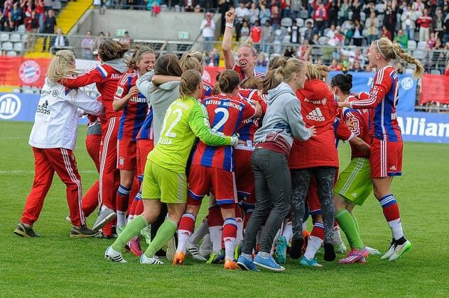 Der Moment der Entscheidung, der FC Bayern Muenchen ist Deutscher Meister FC Bayern Muenchen vs SGS Essen, Fussball, Frauen-Bundesliga, 10.05.2015, , EP_BSR